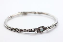 A SILVER AND OPAL BRACELET, LONDON 1985 BY LUCY COPLESTON IN A FITTED PRESENTATION BOX.