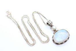 A SILVER BOX LINK NECKLACE SUPPORTING A PENDANT WITH SINGLE PEARL ABOVE AN OVAL IRIDESCENT WHITE