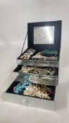 A MODERN MIRRORED JEWELLERY CHEST AND CONTENTS TO INCLUDE STONE SET AND BEADED NECKLACES,