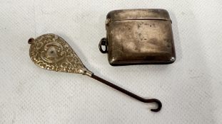 A VINTAGE SILVER VESTA, BIRMINGHAM ASSAY + A BUTTON HOOK WITH AN EMBOSSED SILVER PLATED MOUNT.