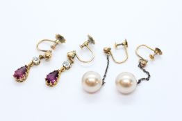 A PAIR OF 9CT GOLD SCREW-ON EARRINGS WITH PENDANT PEAR SHAPED AMETHYSTS AND WHITE PASTE STONES