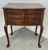 A VINTAGE MAHOGANY FINISH THREE DRAWER CANTEEN (EMPTY), W 68 X D 48 X H 79CM.