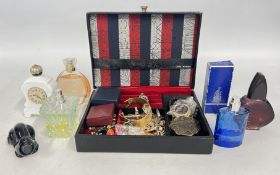 A BOX OF ASSORTED COSTUME JEWELLERY TO INCLUDE EARRINGS, CUFF LINKS, MARCASITE BROOCH,