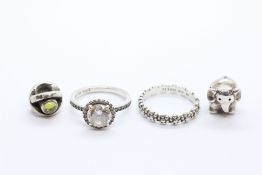 TWO PANDORA SILVER RINGS AND TWO SILVER PANDORA CHARMS TO INCLUDE ELEPHANT AND PERIDOT EYE.