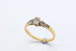 A LADY'S 18CT YELLOW GOLD DIAMOND SOLITAIRE RING,
