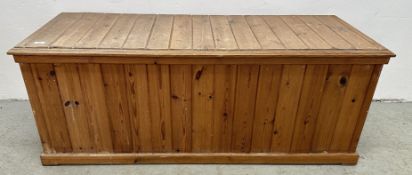 LARGE VINTAGE PINE BLANKET BOX WIT PANELLED SIDES AND TOP, W 141CM X D 55CM X H 55CM.