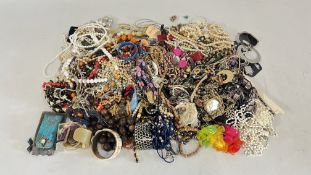 A LARGE BOX OF ASSORTED COSTUME JEWELLERY, BEADED NECKLACES, BANGLES, BROOCHES AND COMPACTS.