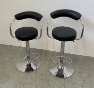 A PAIR OF CHROME SUPPORTED BAR STOOLS.