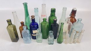 A GROUP OF APPROX 21 ASSORTED VINTAGE GLASS BOTTLES TO INCLUDE POISON AND VINTAGE PEPSI-COLA