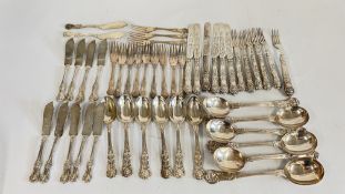 A MATCHED GROUP OF ANTIQUE SILVER KINGS PATTERN FLATWARE COMPRISING OF 6 X SPOONS LONDON VARIOUS