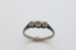 A VINTAGE THREE STONE RING MARKED 18CT & PLAT 1925.