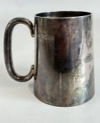 A SOLID SILVER TANKARD, LONDON 1961, MAKER R.P.