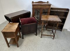 A GROUP OF VINTAGE OCCASIONAL FURNITURE TO INCLUDE OAK DINING TABLE, GLAZED TWO DOOR CABINET,