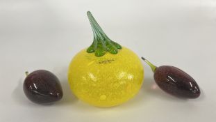 A GROUP OF KOSTA BODA ART GLASS FRUIT TO INCLUDE TWO PLUMS AND A 