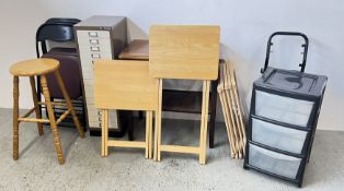 GROUP OF ASSORTED HOUSEHOLD OCCASIONAL FURNITURE TO INCLUDE 4 X METAL FRAMED FOLDING CHAIRS,