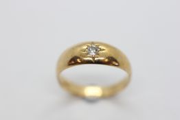 AN 18CT GOLD DIAMOND SET RING IN A VINTAGE RING BOX MARKED 