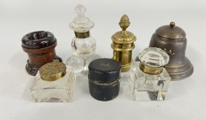 A GROUP OF 7 X ASSORTED VINTAGE INKWELLS TO INCLUDE TUREEN, BRASS AND TRAVELLING EXAMPLES.
