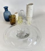 8 X PIECES OF ART GLASS AND POTTERY MID CENTURY AND LATER INCLUDING COSTA BODA,