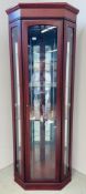 A MODERN MAHOGANY EFFECT FINISH FLOOR STANDING CORNER DISPLAY UNIT, HEIGHT 206CM.