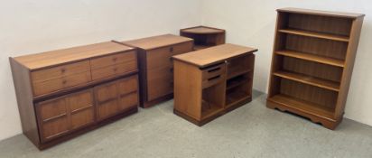 A GROUP OF MID CENTURY TEAK FURNITURE TO INCLUDE NATHAN PARKER KNOLL COMPACT SIDEBOARD,