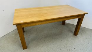 A MODERN SOLID LIGHT OAK DINING TABLE, 180CM X 90CM.