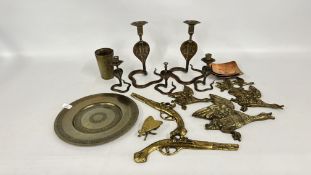 A GROUP OF BRASS WARE TO INCLUDE A GRADUATED SET OF THREE PERSIAN STYLE COBRA / SNAKES,