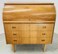 A MODERN OAK CYLINDER TOP DESK WITH FITTED INTERIOR ABOVE THREE DRAWERS, W 89CM, D 47CM, H 98CM.