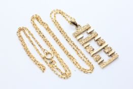A 9CT GOLD RECTANGULAR PENDANT OF ABSTRACT DESIGN, SUSPENDED FROM A FINE 9CT GOLD CHAIN, L 55CM.