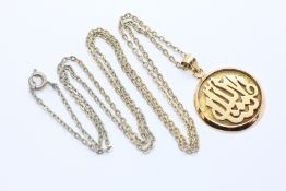 A CIRCULAR PENDANT WITH ARABIC INSCRIPTION, YELLOW METAL, UNMARKED FOREIGN STAMPS,