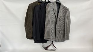 A CERRCITI TWO PIECE GENT'S SUIT, CHEST 44 / 112CM DUNN & CO.
