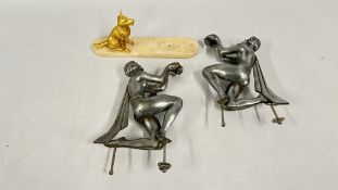 A PAIR OF VINTAGE ART DECO SPELTER ORNAMENTS DEPICTING A KNEELING FEMALE FIGURE (ONE A/F) AND A ART