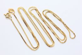 AN 18CT YELLOW GOLD FINE BOX LINK NECKLACE, L 60CM.