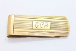 A 14CT YELLOW GOLD MONEY CLIP MARKED 14K, THE CARTOUCHE ENGRAVED WITH THE INITIALS G.C.B.