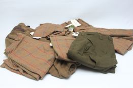 A GROUP OF COUNTRY CLOTHING TO INCLUDE SEELAND 3XL JACKET, LAKSEN SIZE 42 3/4 TROUSERS,