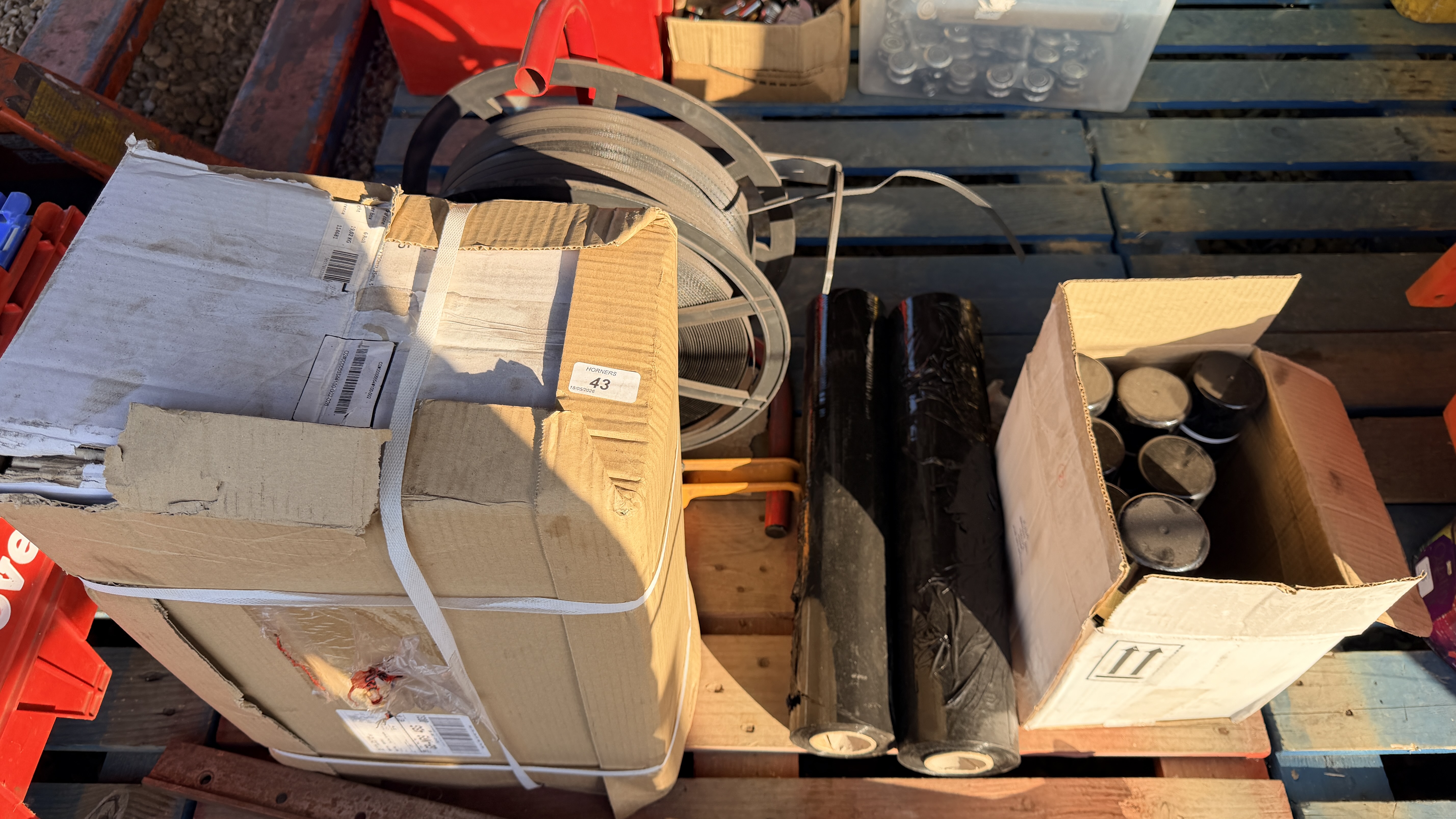 8 ROLLS OF BLACK PALLET WRAP, ROLL OF BA