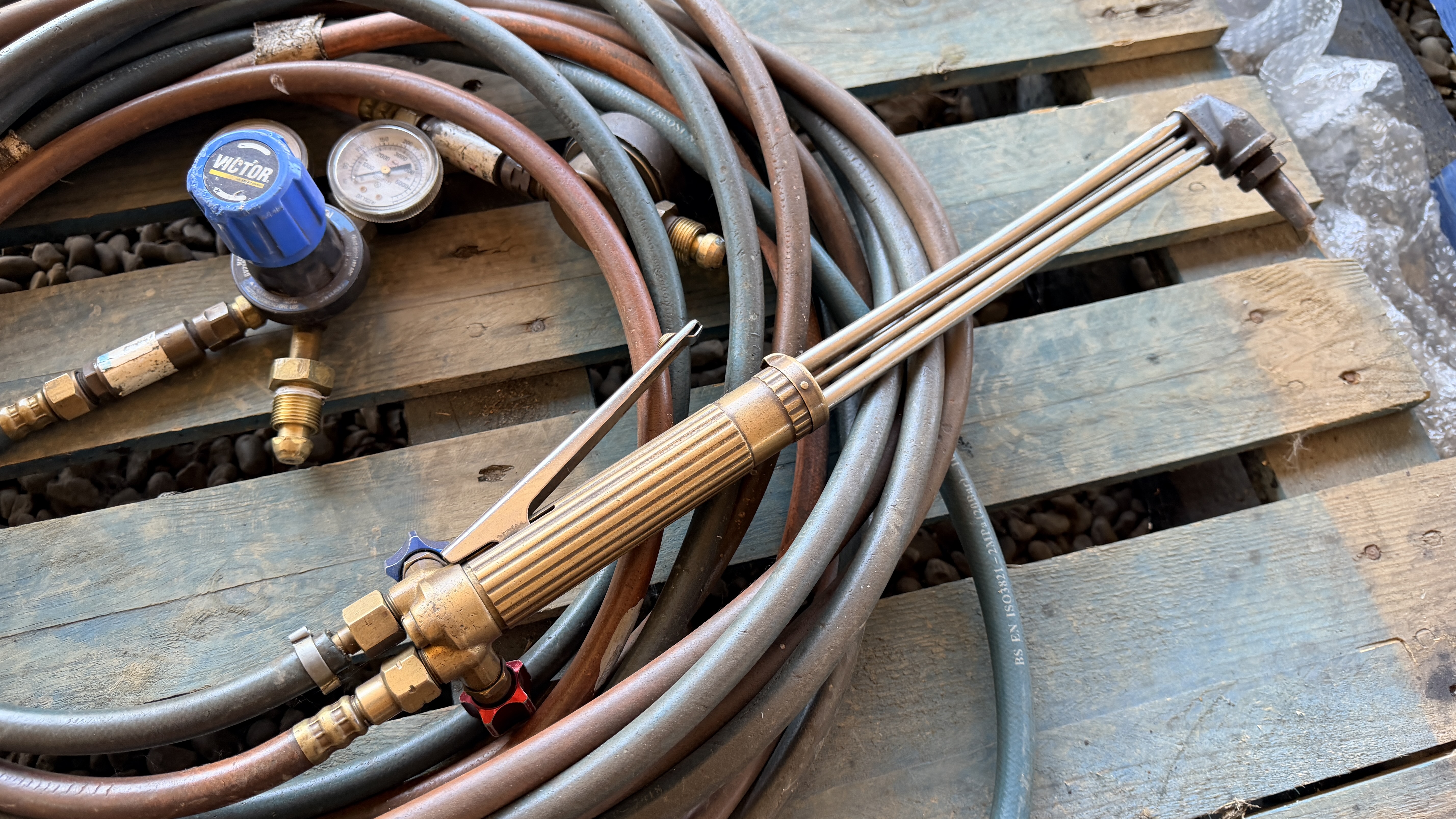 7 VARIOUS GAS CUTTING TORCHES WITH HOSE - Image 14 of 19