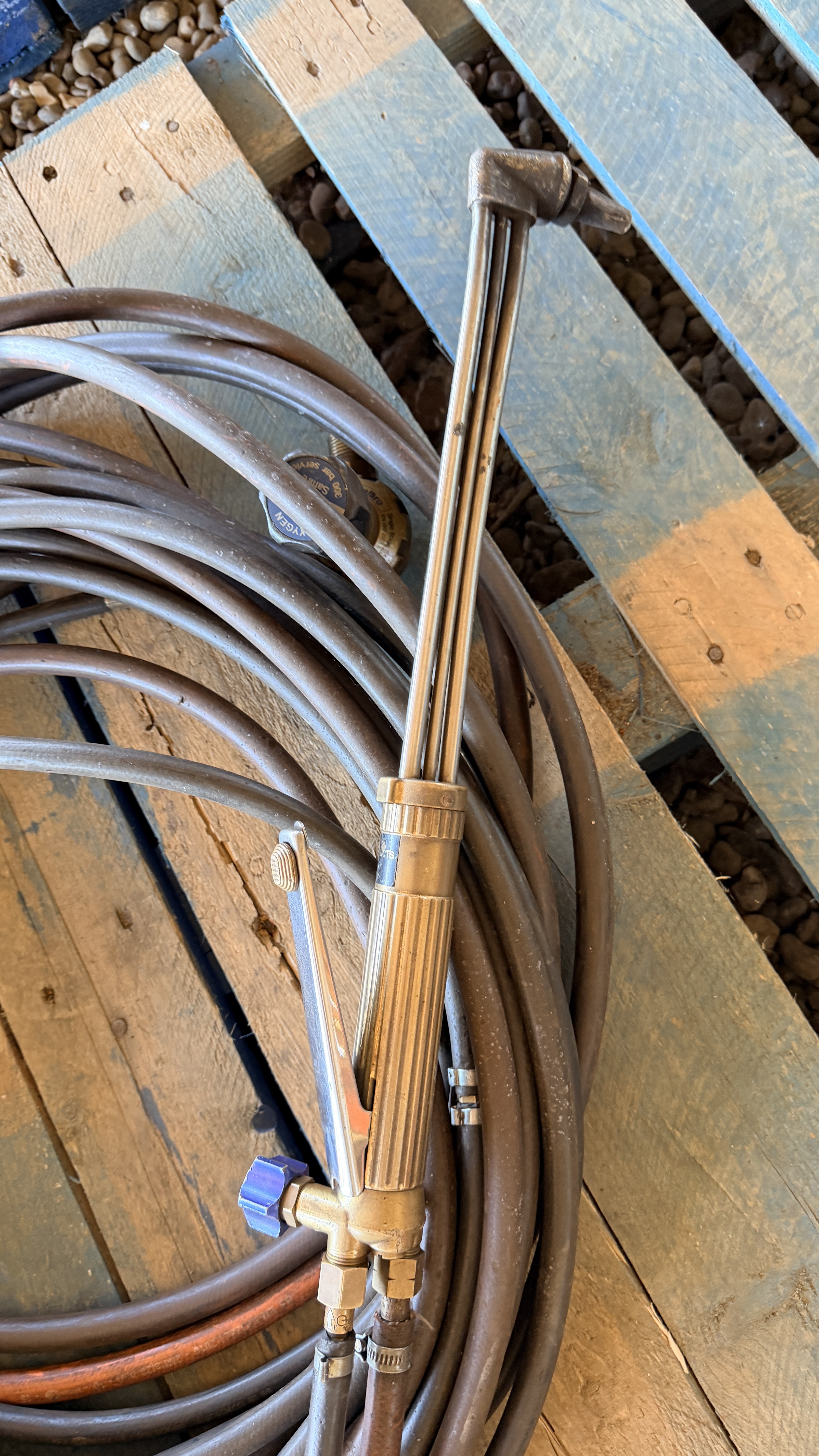 7 VARIOUS GAS CUTTING TORCHES WITH HOSE - Image 5 of 19