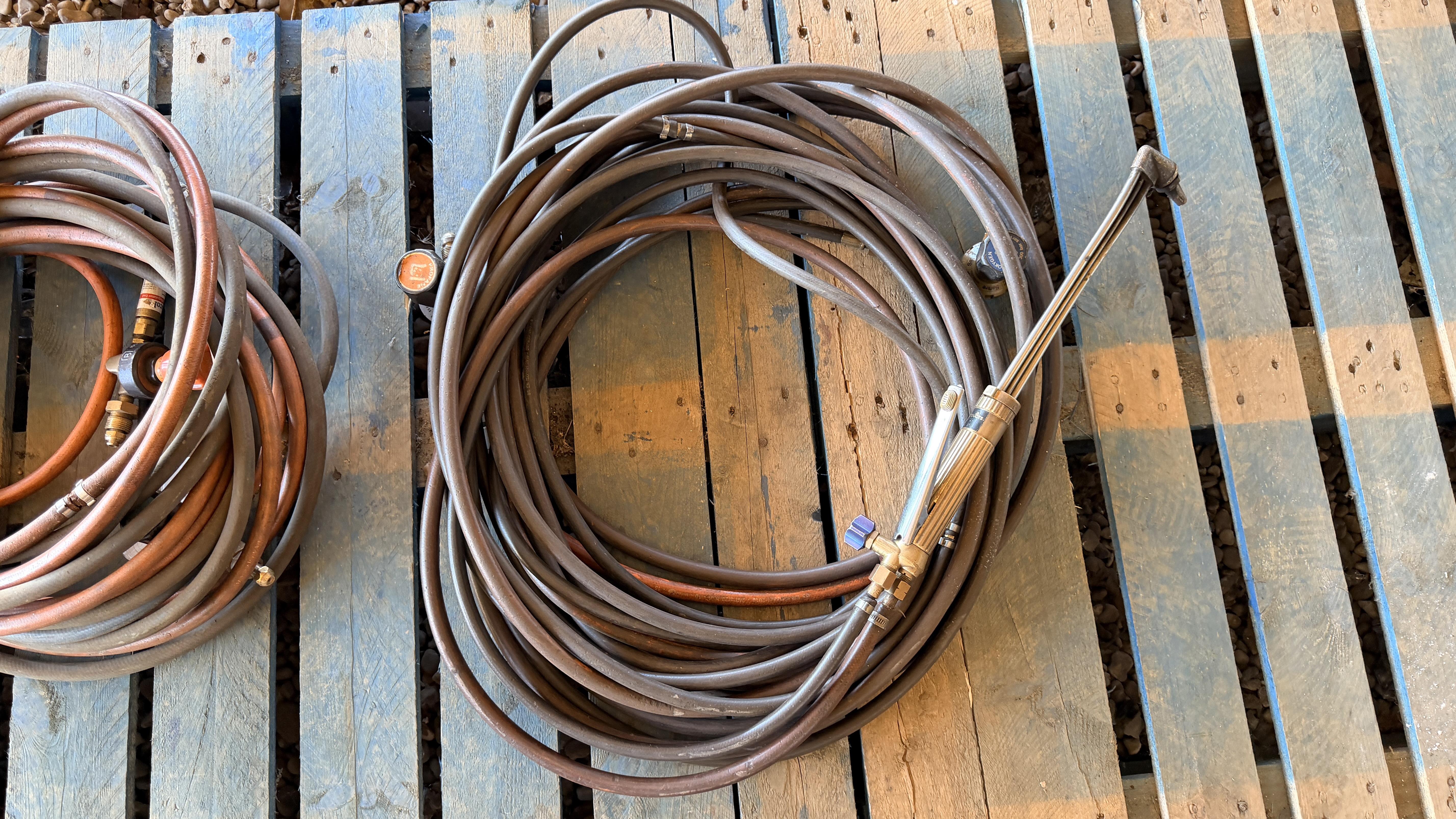 7 VARIOUS GAS CUTTING TORCHES WITH HOSE - Image 4 of 19