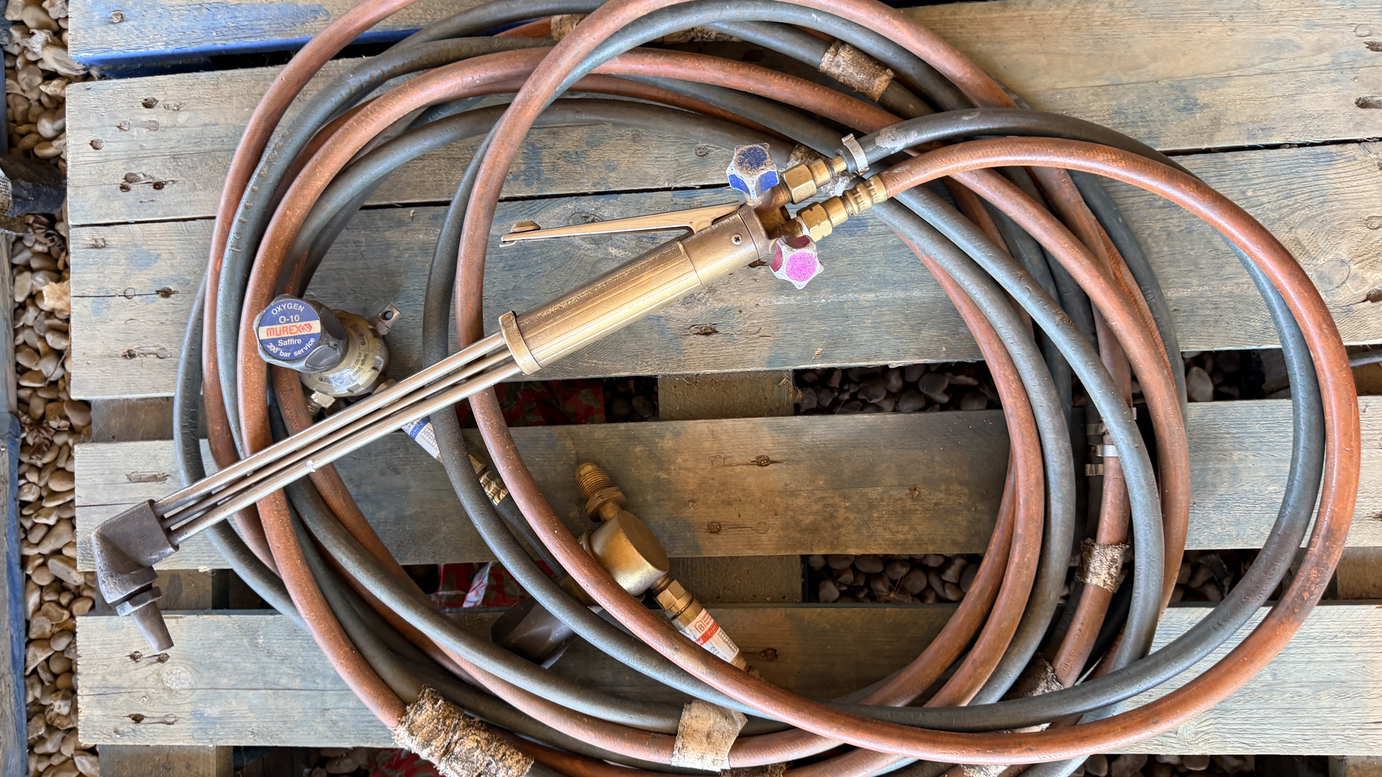 7 VARIOUS GAS CUTTING TORCHES WITH HOSE - Image 9 of 19