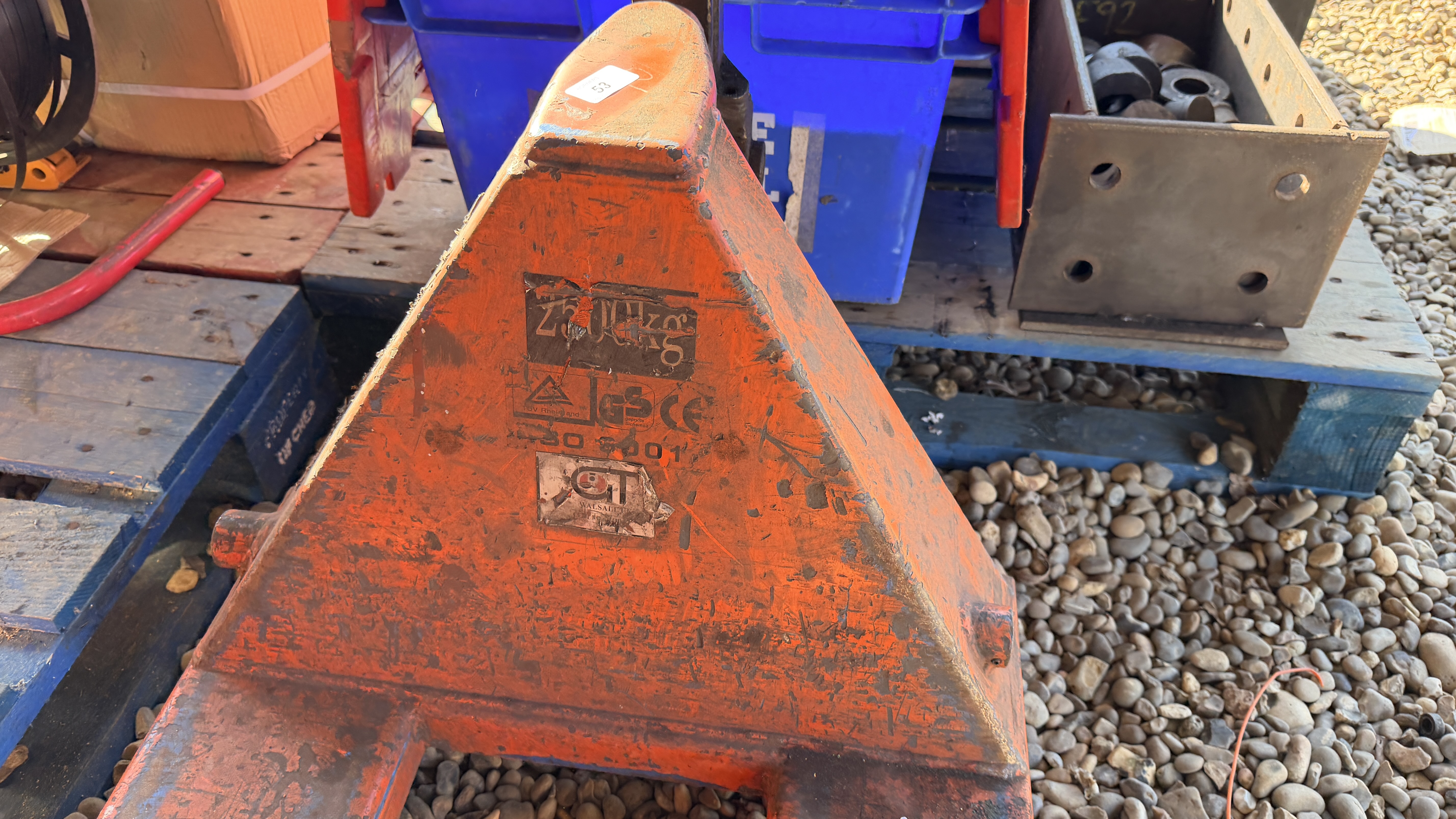 2500KG PALLET TRUCK - SOLD AS SEEN. - Image 4 of 7