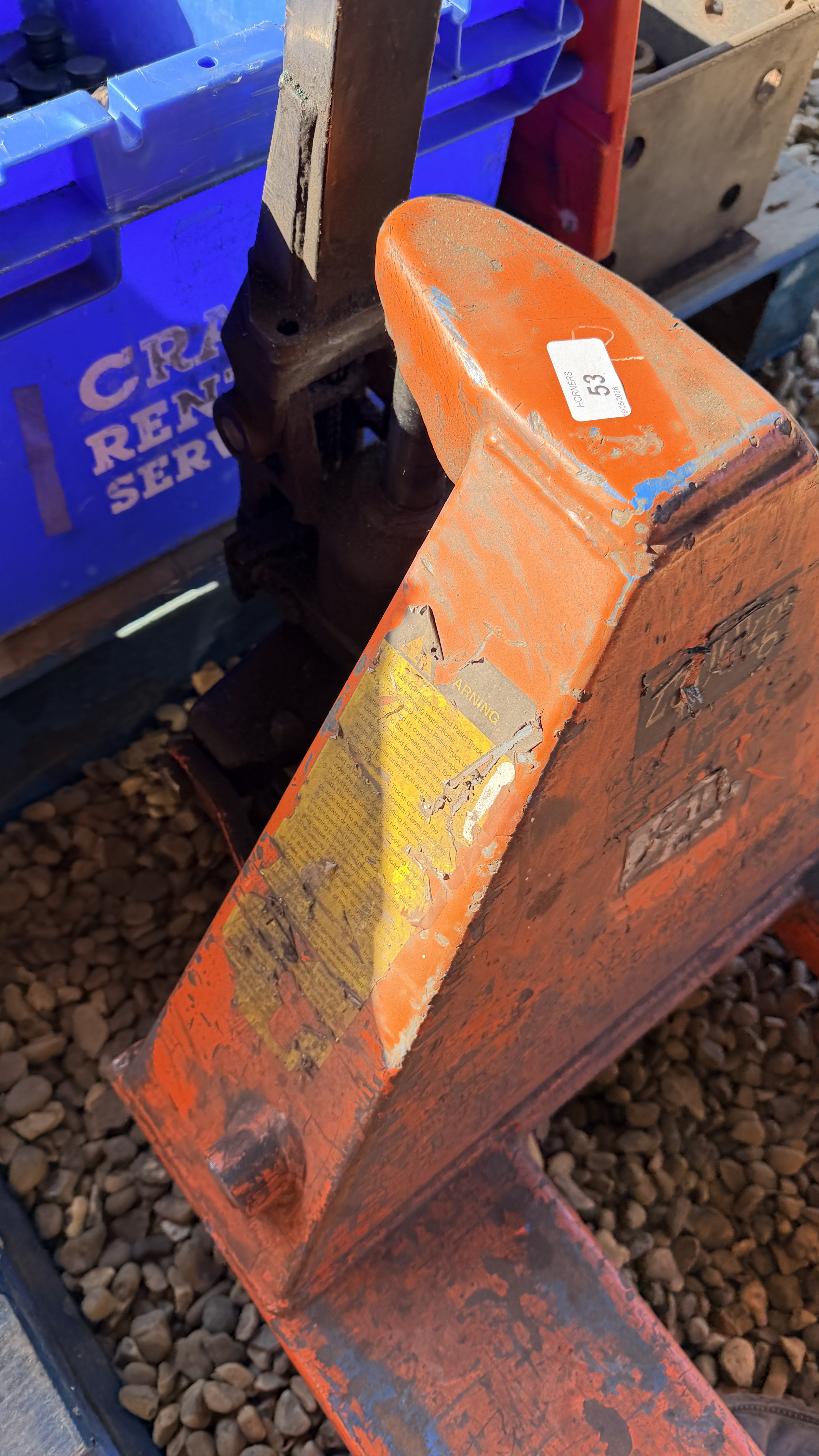 2500KG PALLET TRUCK - SOLD AS SEEN. - Image 6 of 7