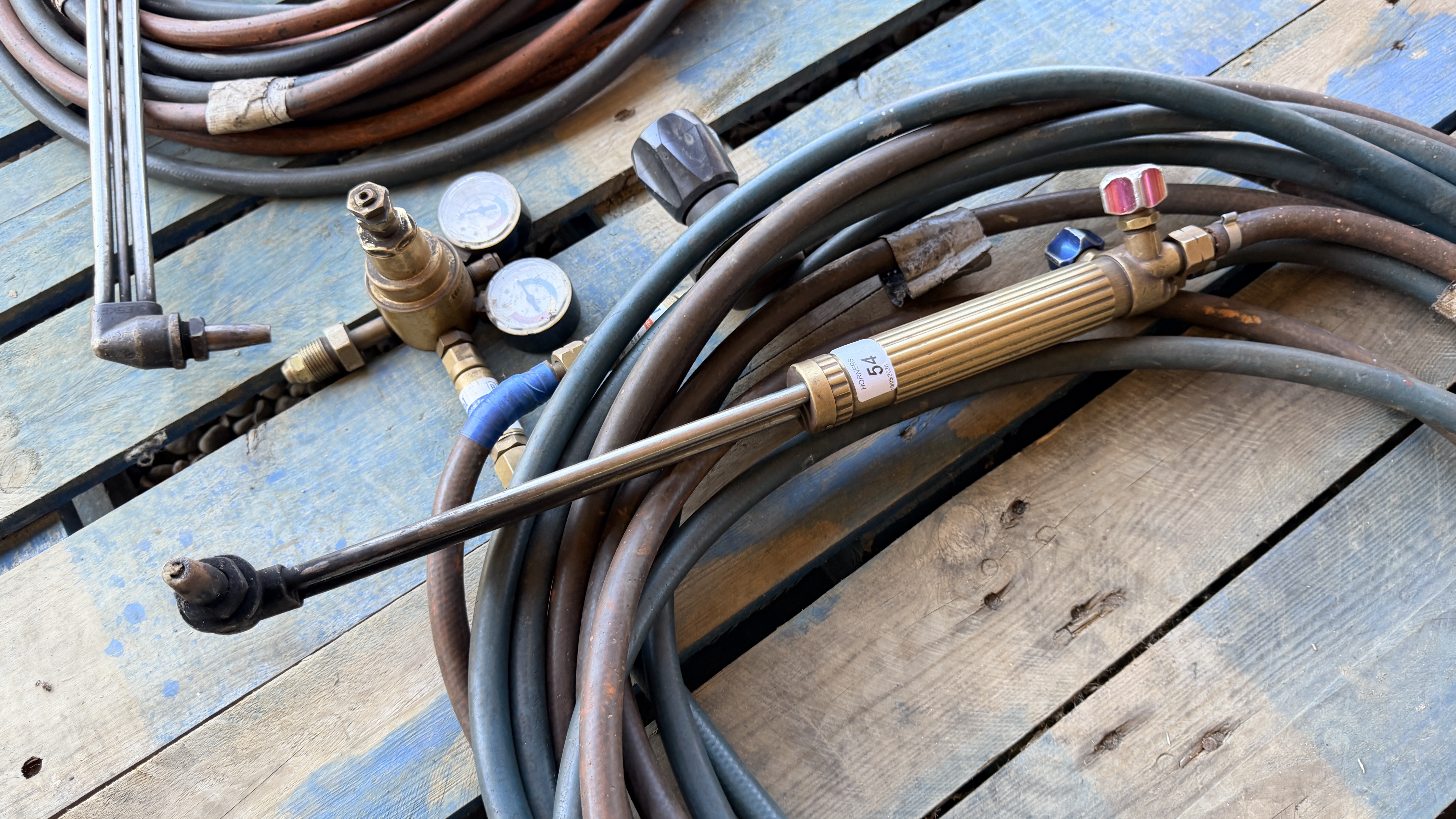 7 VARIOUS GAS CUTTING TORCHES WITH HOSE - Image 16 of 19