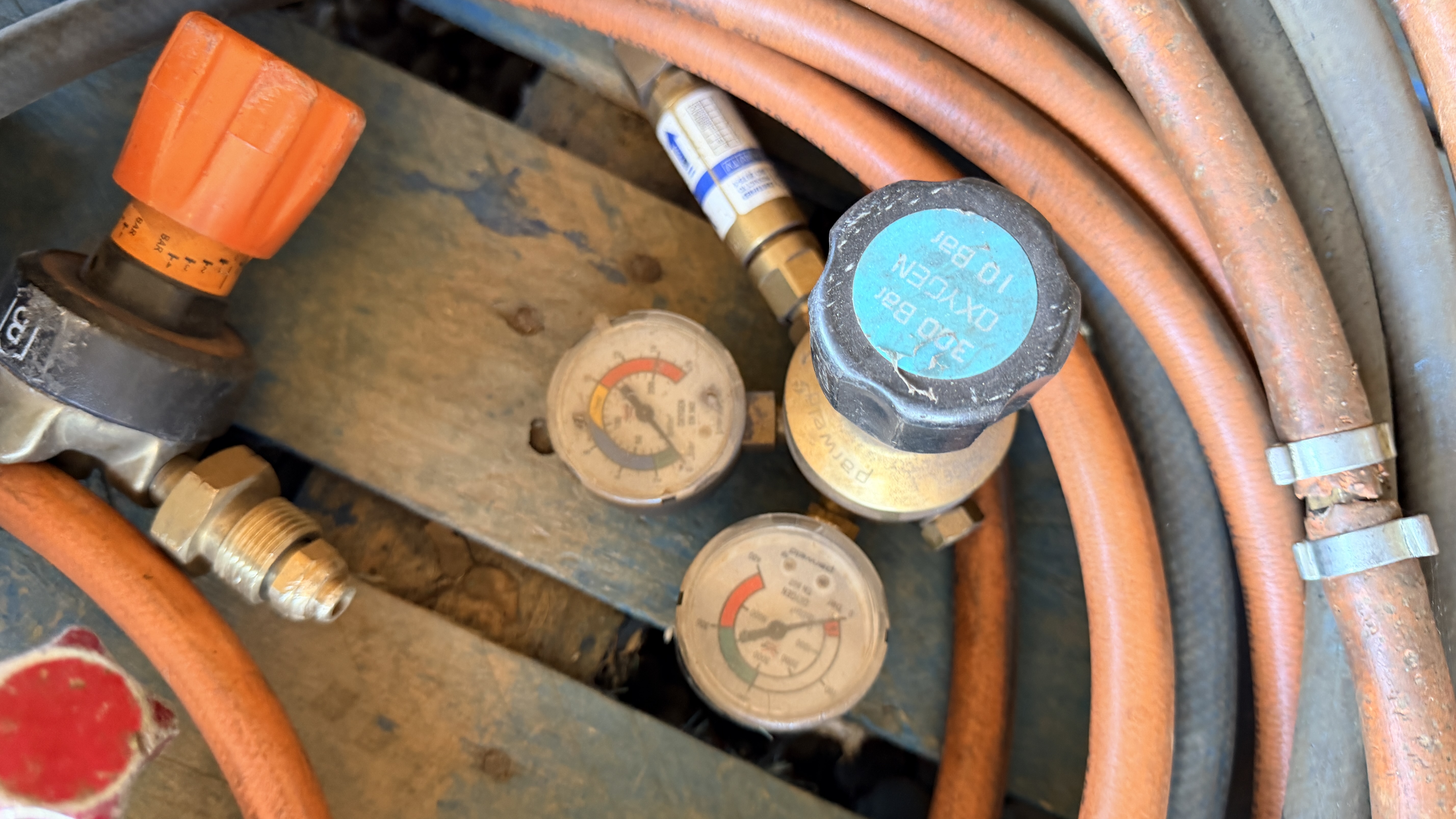 7 VARIOUS GAS CUTTING TORCHES WITH HOSE - Image 8 of 19