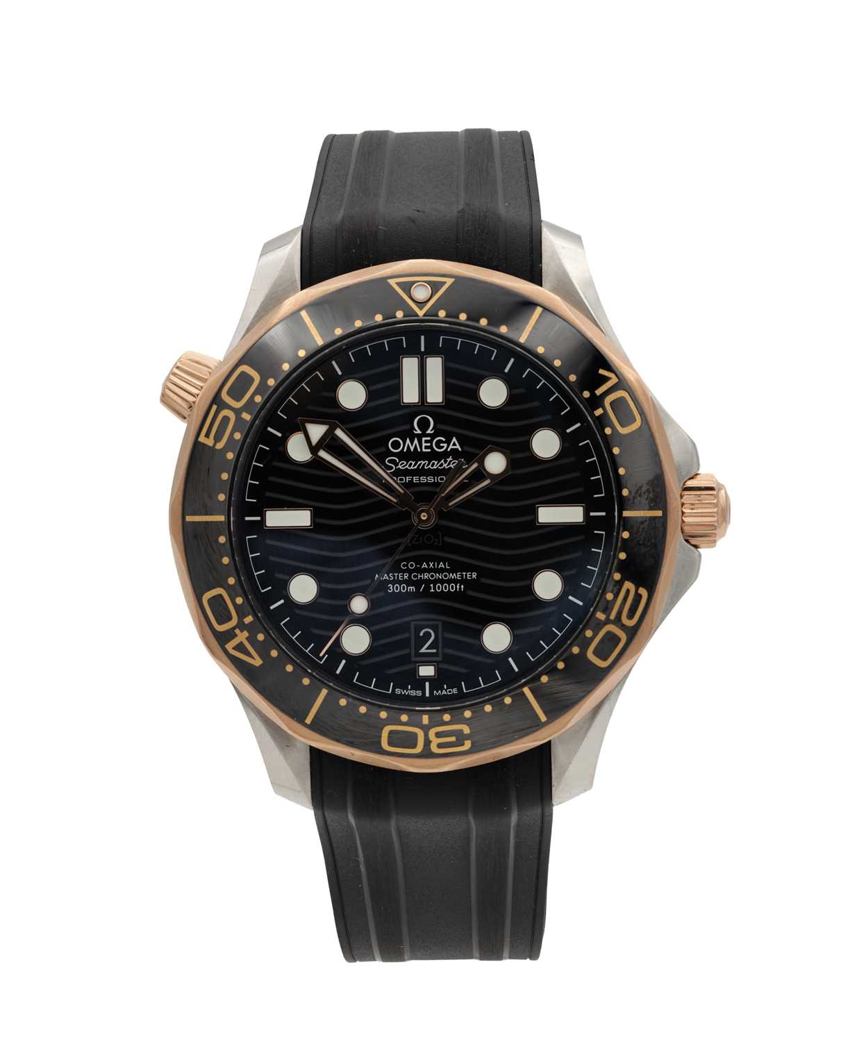 A GENTLEMAN'S STEEL AND SEDNA GOLD OMEGA SEAMASTER DIVER 300 WRIST WATCH