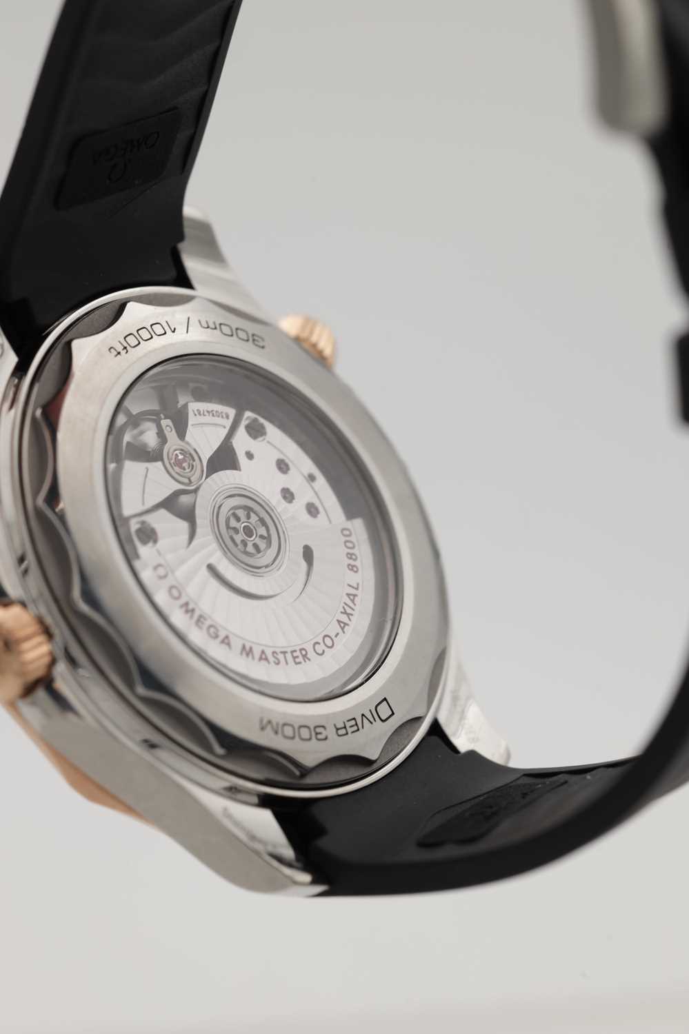 A GENTLEMAN'S STEEL AND SEDNA GOLD OMEGA SEAMASTER DIVER 300 WRIST WATCH - Image 9 of 10