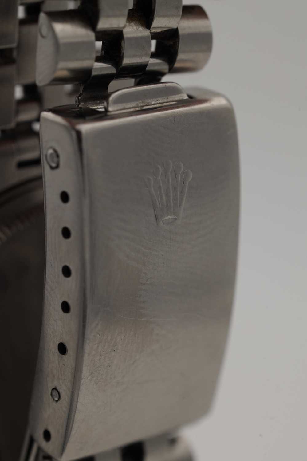 A GENTLEMAN'S ROLEX STAINLESS STEEL OYSTER PERPETUAL DATEJUST AUTOMATIC WRISTWATCH - Image 4 of 9