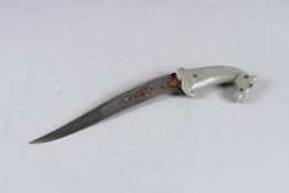 AN AGATE HORSE'S HEAD DAGGER. 40cms long.