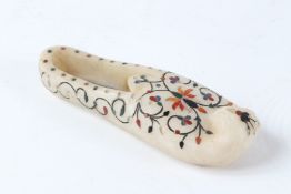 AN UNUSUAL 19TH CENTURY INDIAN PIETRA DURA INLAID MARBLE SHOE. 14.5cms long.