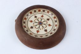 A FINE 19TH CENTURY INDIAN PIETRA DURA INLAID MARBLE DISH. 24cms diameter, including frame.