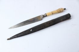 AN UNUSUAL 18TH - 19TH CENTURY PERSIAN GOLD INLAID DAGGER with engraved walrus hilt. 30cms long.